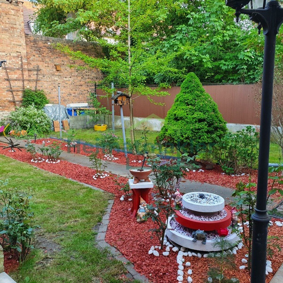 Garten rechts Mehrfamilienhaus Aschersleben