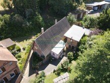 Luftbild Gepflegtes Landhaus mit Garten in naturnaher Lage