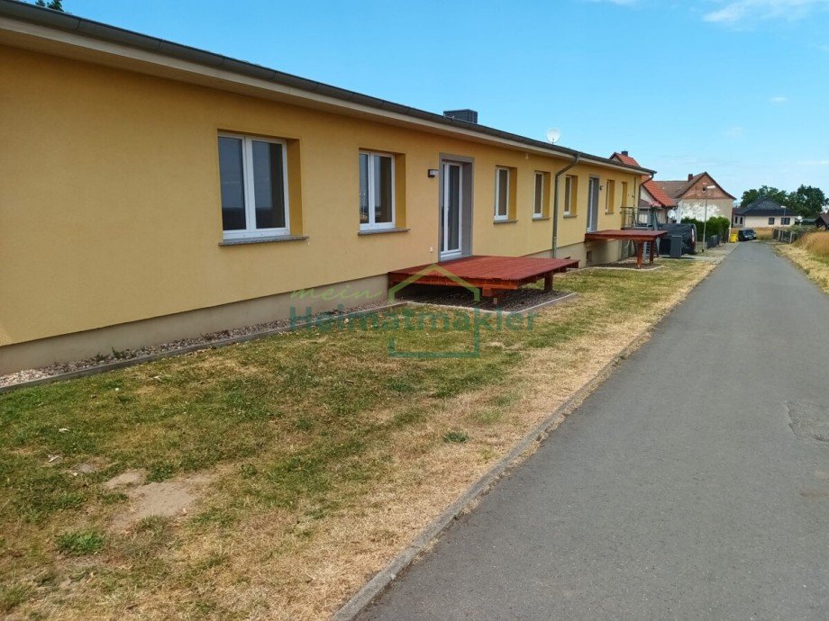 Geb�udeansicht mit Terrasse Erdgeschosswohnung Endorf