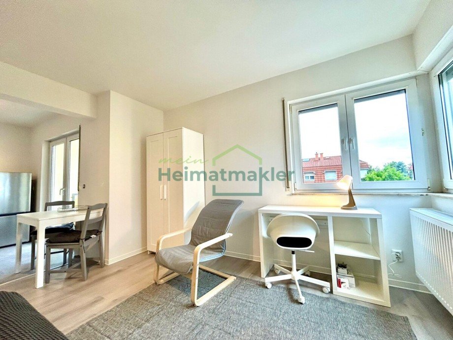 Schreibtisch Etagenwohnung Thalheim