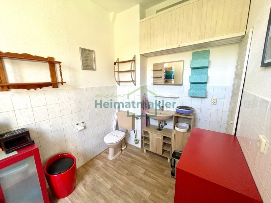 WE - 1. OG - WC Mehrfamilienhaus Bernburg