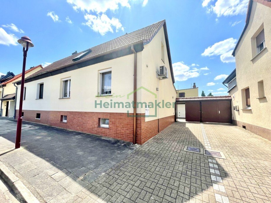 Stra�enansicht Doppelhaush�lfte Nienburg (Saale)