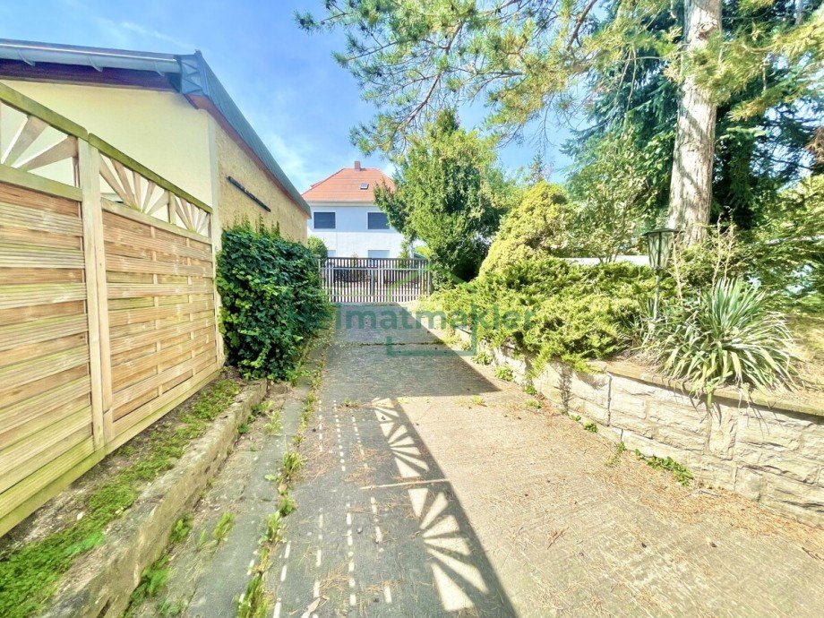 Zugang S�dseite Einfamilienhaus Aschersleben