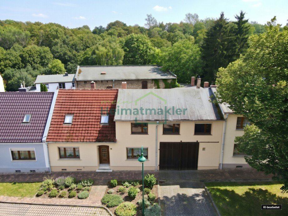 Stra�enansicht nach Sanierung Reihenhaus Hecklingen