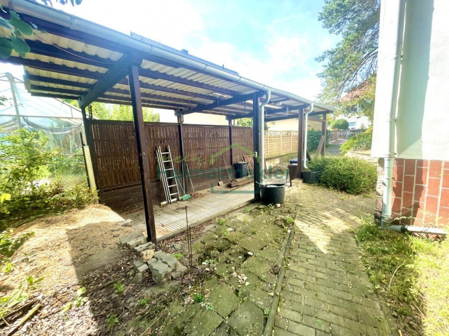 Gro�er Carport Einfamilienhaus Aschersleben
