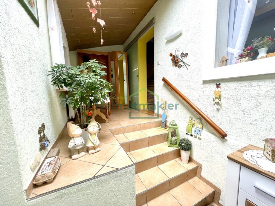 Haupthaus - EG - Entr�e Doppelhaush�lfte Nienburg (Saale)