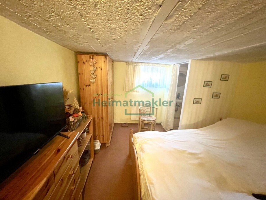 Haupthaus - Keller - G�stezimmer mit WC Doppelhaush�lfte Nienburg (Saale)
